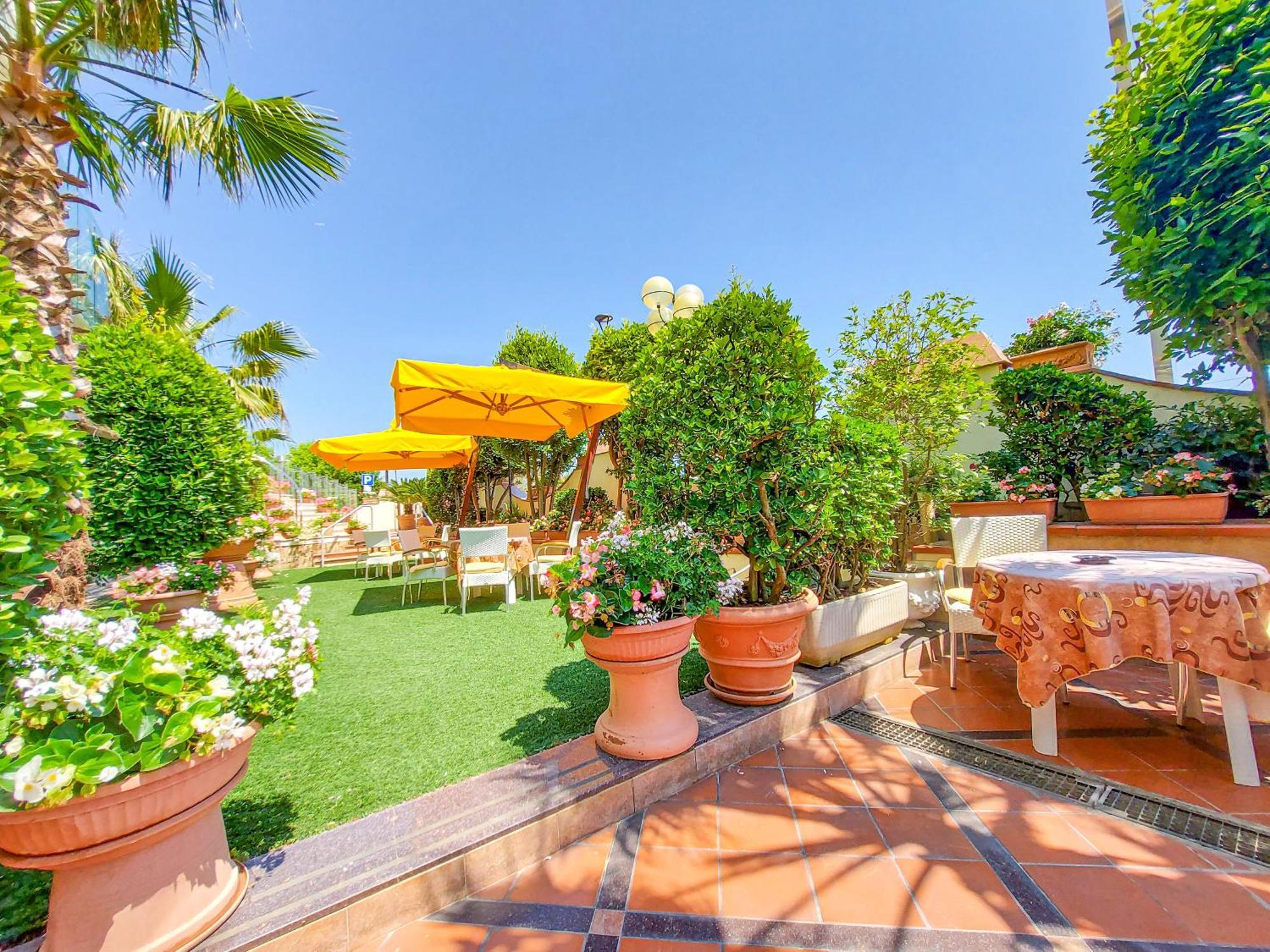 Hotel Gambrinus Cervia Esterno foto